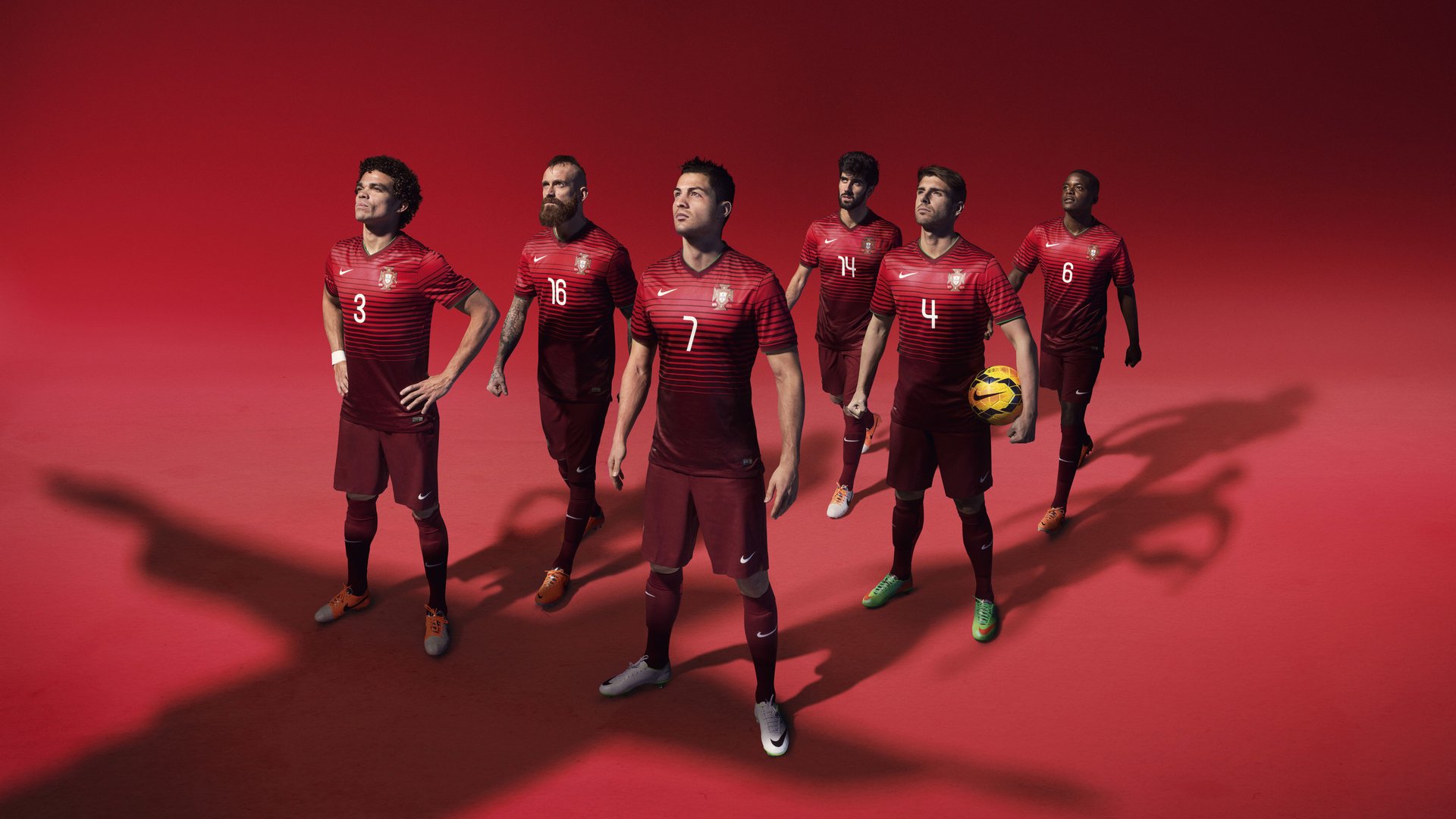 德国骑手弗洛尔·德·温内在2024年欧洲三项赛锦标赛中获得个人铜牌,表现出色。